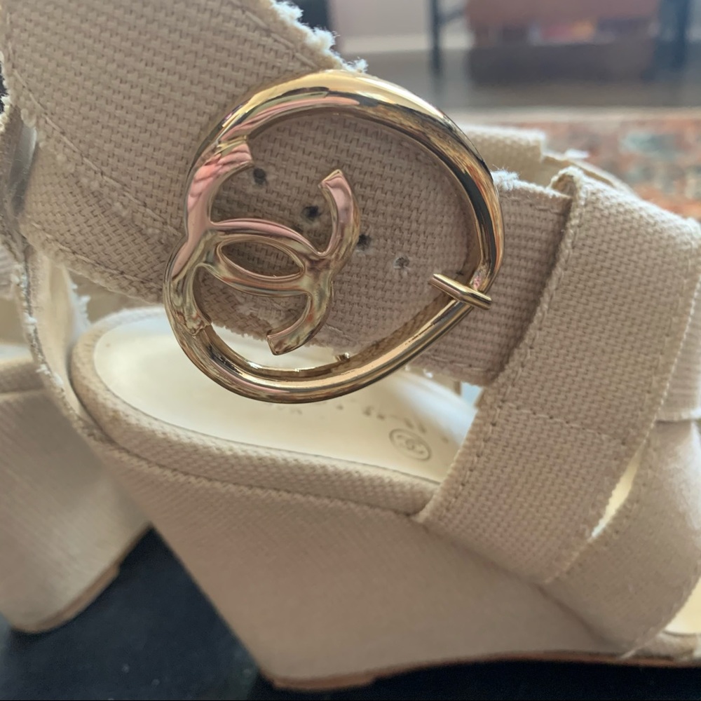Chanel Summer Linen Wedges with Heart CC buckle - Picture 6 of 6